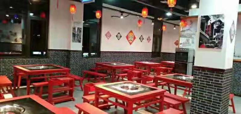 甲方在安裝現(xiàn)場(chǎng)驗(yàn)收火鍋?zhàn)?jpg